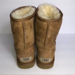 Classic Short UGGs in Chestnut